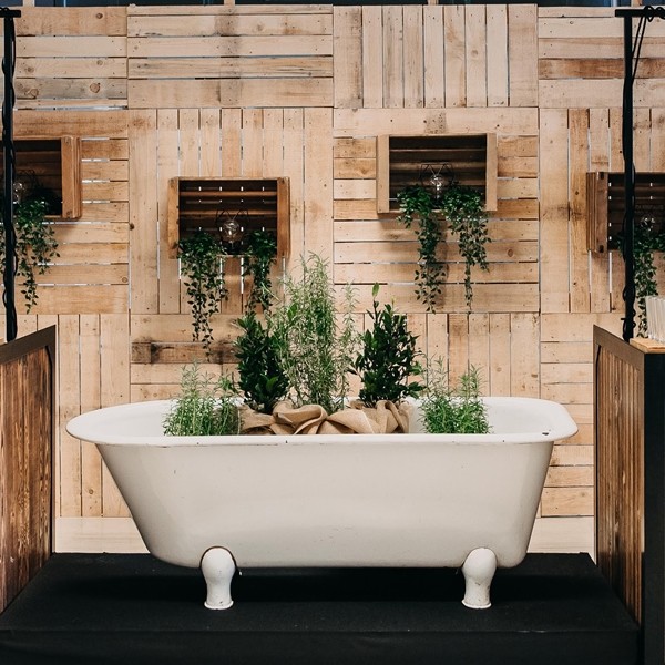Decorative bathtub