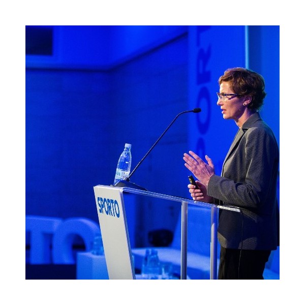 Brendiraj pult s svojim logom