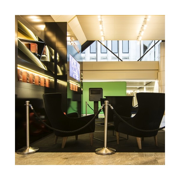 Usmerjevalni VIP stebriček z vrvjo